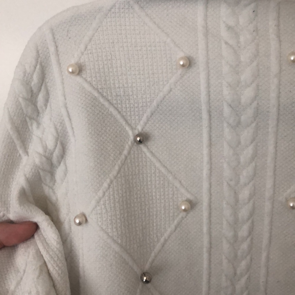 Sweater - Picture 4 of 4